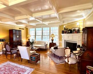 Explore every room to discover unique and elegant treasures! 