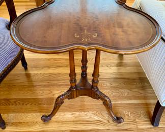 $150 - antique side table - 20x26