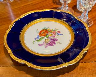 $320 - Beautiful Bavaria Waldershof 22K Gold China- some coppering on rims - 8 dinner plates