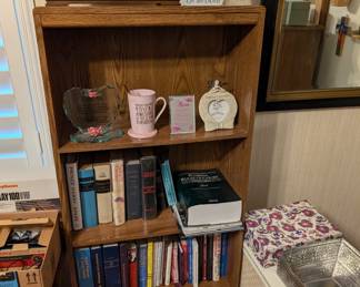 book shelf and books