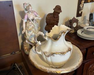 vintage wash basin & pitcher