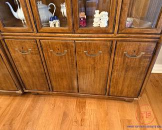 DREXEL Accolade II Display Cabinet