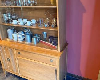 Vintage Mid-Century Modern China Cabinet 2 Piece Buffet & Glass Display Hutch Drexel Era 

