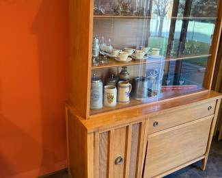 Vintage Mid-Century Modern China Cabinet 2 Piece Buffet & Glass Display Hutch Drexel Era 

