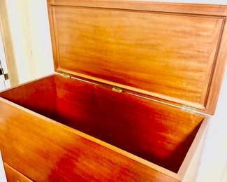 CHEST OF DRAWERS WITH TOP HOPE CHEST