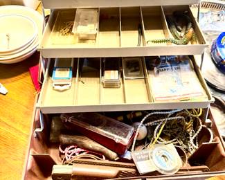 TACKLE BOX WITH LURES