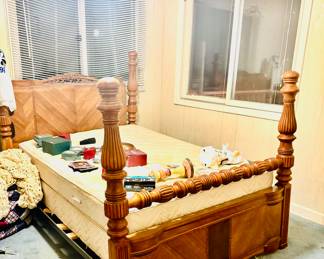 FULL SIZE 4 POST BED