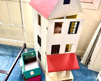 DOLL HOUSE