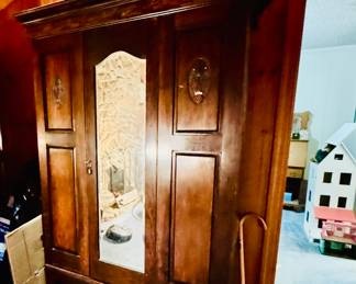 LARGE ARMOUR CABINET