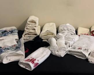 Mystery Lot Of Christmas Bathroom Decor