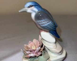 Lladro Bird on Rocks With Flower Figurine