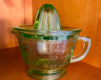 Uranium green measuring cup