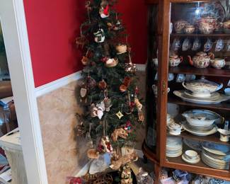 Nature & Wildlife tree - plus more on floor