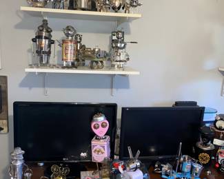 Artist metal assemblages figurines