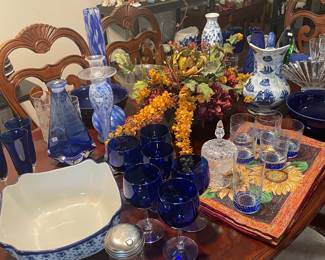 Dining Table , 6 chairs $200