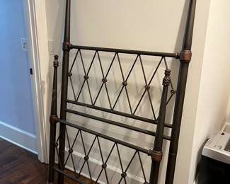 Vintage Iron Twin bed (2)