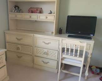 French Provincial style girl's 6 piece bedroom set
