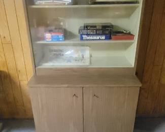 Vintage hutch/shelves cabinet