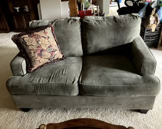 Loveseat 