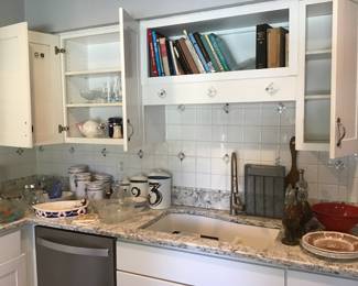 Cookbooks, more kitchen items