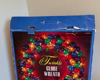 Twinkle Globe Light-up Wreath