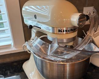 Circa 1980s Kitchen Aid by Hobart Cream Tilt Head Stand Mixer