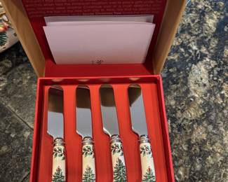 Set of 4 Spode Christmas Tree Cheese Knives