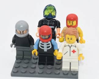 Lot of 5 Lego Misc mini figurines and base