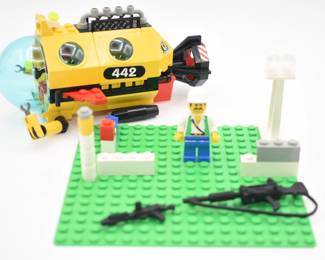 Box Lot-includes Lego Submarine #442 and misc loose Lego pieces