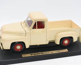 Die Cast 1953 Ford F-100 Pickup Truck 1:18 Scale