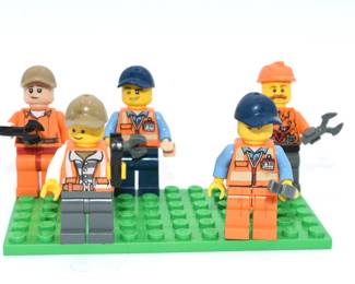 Lot of 5 Lego Misc mini figurines and base