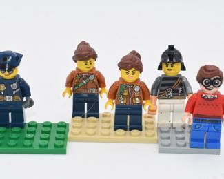 Lot of 5 Lego Misc mini figurines and base