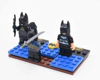 Lot of 3 Lego Batman mini figurines and base