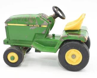 Ertl John Deere Lawn Mower