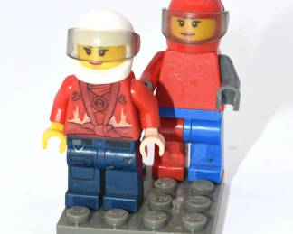 Lot of 2 Lego Misc mini figurines and base