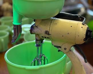 1930's Sunbeam Mixmaster Chicago High Speed Volt 110-120. No cord. Uranium Glass Pieces. Includes Juicer, beaters, mixing bowl