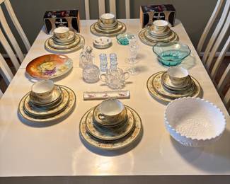 Full set of China (serving for 6). Floral pattern. 