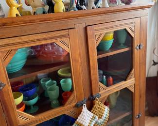 china hutchh/curio cabinet