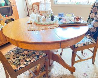 vintage oak table w/4 chair