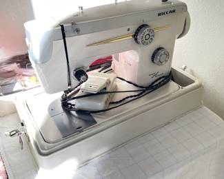 sewing machine w/cover