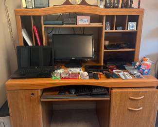 Can be a L-Shaped Desk with Hutch