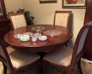 Thomasville Dining Table with 6 Chairs & 1 Leaf