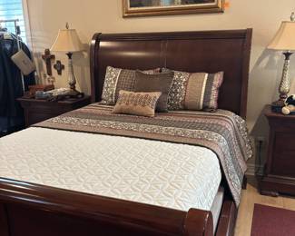Thomasville Queen Sleigh Bed