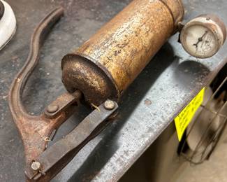 vintage manual air pump !