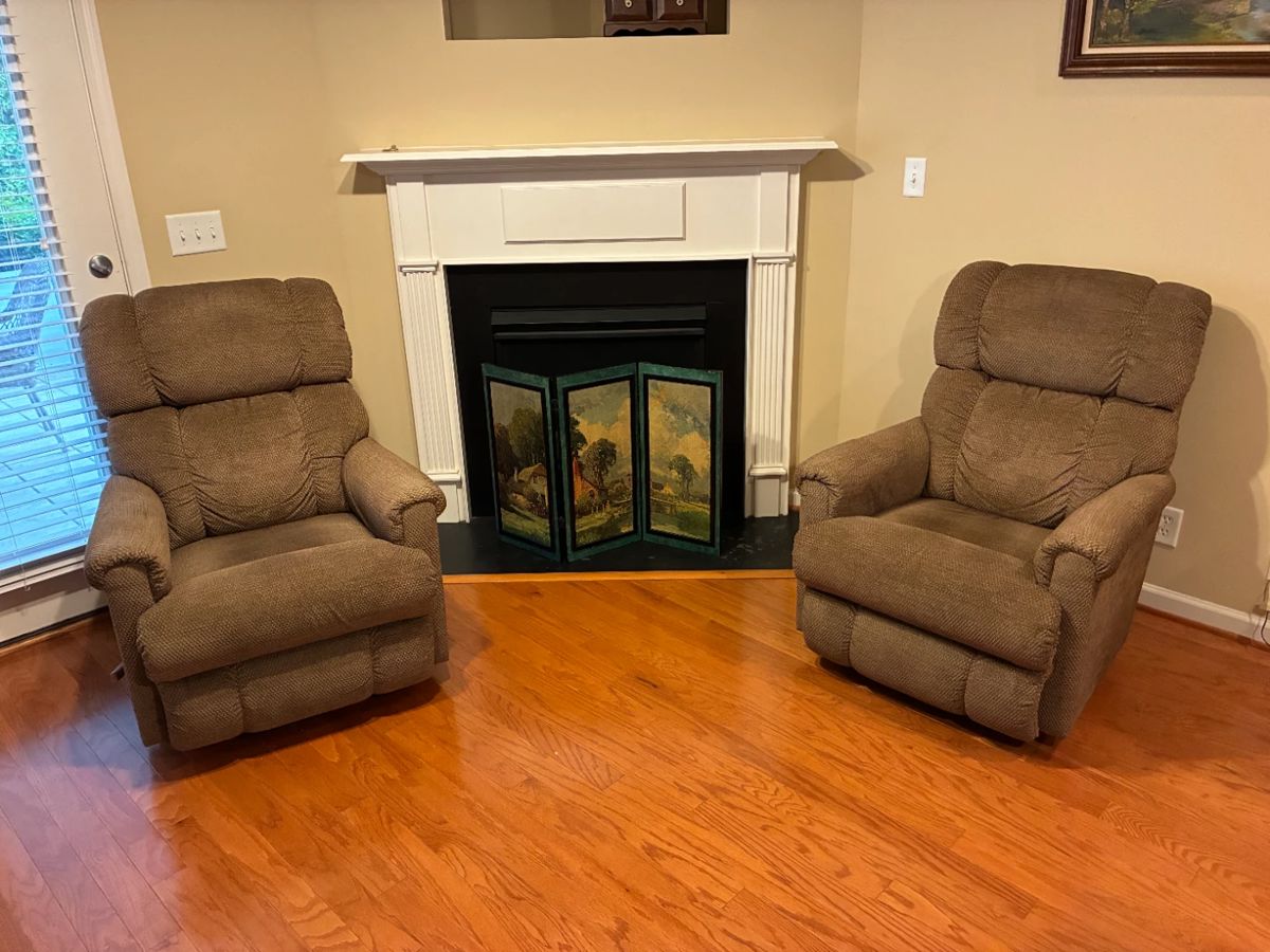 Lazy boy recliner set