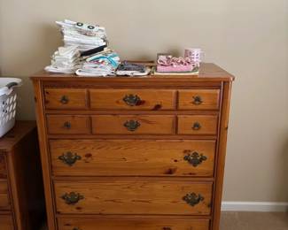 Bedroom set: Tall chest