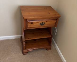 Bedroom set: Bedside table