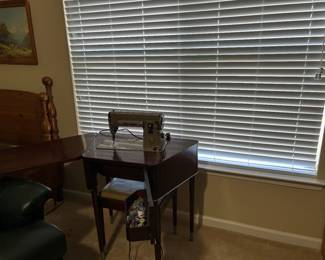 Singer Sewing Machine Full View