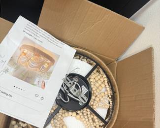 Many lighting fixtures!!!