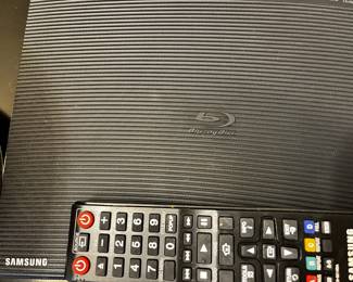 #40 Samsung Blu-Ray DVD Player w/remote $25.00